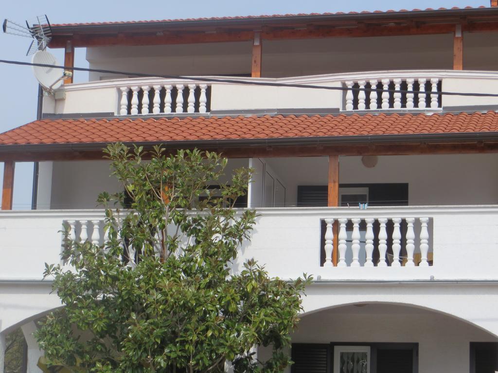 Apartments Gloria Biograd Na Moru Esterno foto