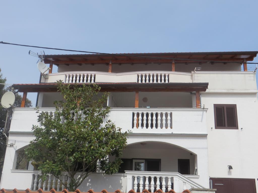 Apartments Gloria Biograd Na Moru Esterno foto