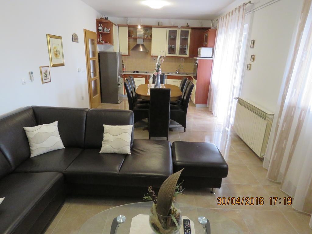 Apartments Gloria Biograd Na Moru Esterno foto